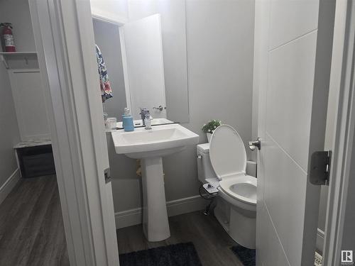 8131 Orchards Green, Edmonton, AB - Indoor Photo Showing Bathroom