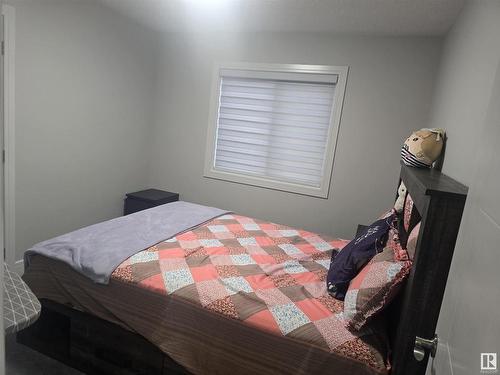 8131 Orchards Green, Edmonton, AB - Indoor Photo Showing Bedroom