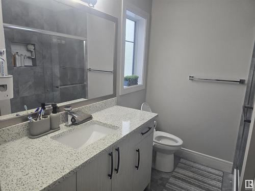 8131 Orchards Green, Edmonton, AB - Indoor Photo Showing Bathroom