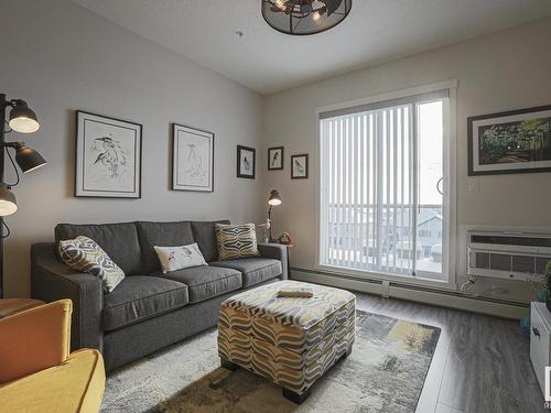 423 812 Welsh Drive, Edmonton, AB - Indoor Photo Showing Living Room