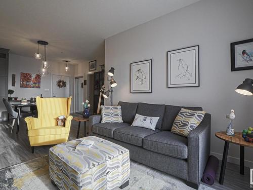 423 812 Welsh Drive, Edmonton, AB - Indoor Photo Showing Living Room