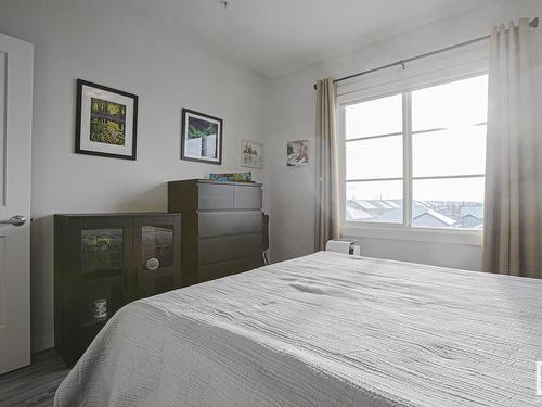 423 812 Welsh Drive, Edmonton, AB - Indoor Photo Showing Bedroom