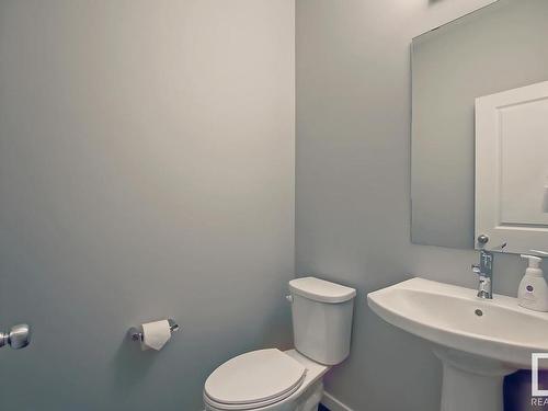 23 Prospect Place, Spruce Grove, AB - Indoor Photo Showing Bathroom