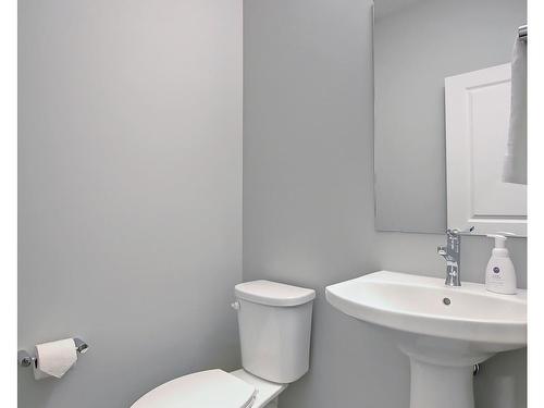 23 Prospect Place, Spruce Grove, AB - Indoor Photo Showing Bathroom