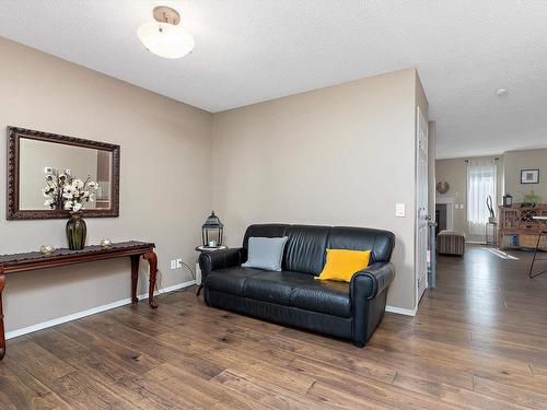 21027 92 Avenue, Edmonton, AB - Indoor Photo Showing Living Room