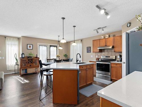 21027 92 Avenue, Edmonton, AB - Indoor Photo Showing Kitchen