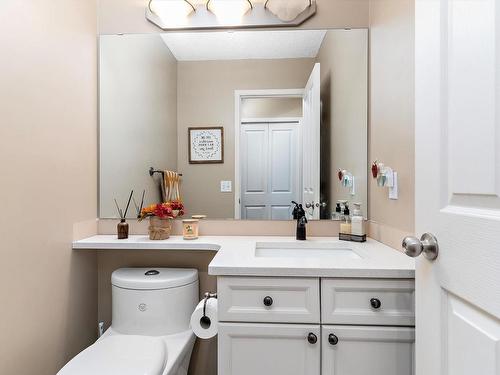 21027 92 Avenue, Edmonton, AB - Indoor Photo Showing Bathroom