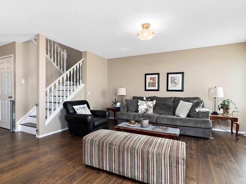 21027 92 Avenue, Edmonton, AB - Indoor Photo Showing Living Room