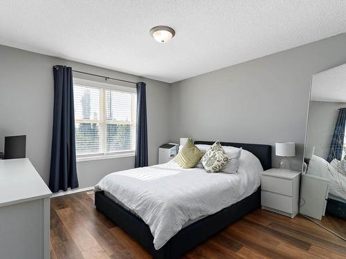 21027 92 Avenue, Edmonton, AB - Indoor Photo Showing Bedroom