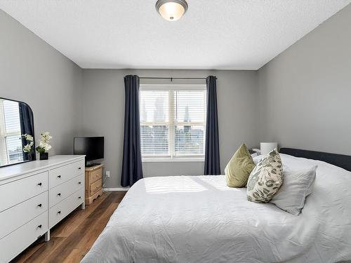 21027 92 Avenue, Edmonton, AB - Indoor Photo Showing Bedroom