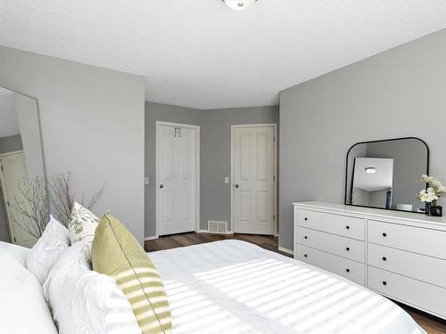 21027 92 Avenue, Edmonton, AB - Indoor Photo Showing Bedroom