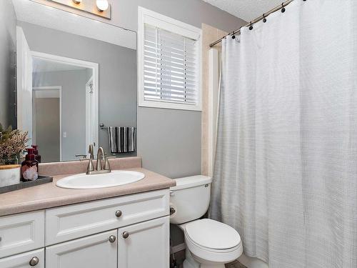 21027 92 Avenue, Edmonton, AB - Indoor Photo Showing Bathroom