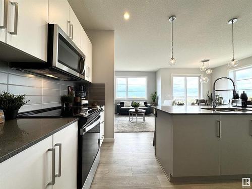 12888 214 Street, Edmonton, AB - Indoor Photo Showing Kitchen With Upgraded Kitchen