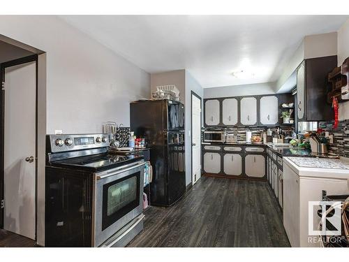 9513 Sherridon Drive, Fort Saskatchewan, AB - Indoor Photo Showing Kitchen