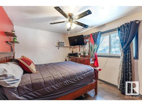 9513 Sherridon Drive, Fort Saskatchewan, AB - Indoor Photo Showing Bedroom