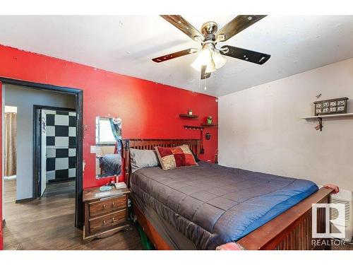 9513 Sherridon Drive, Fort Saskatchewan, AB - Indoor Photo Showing Bedroom