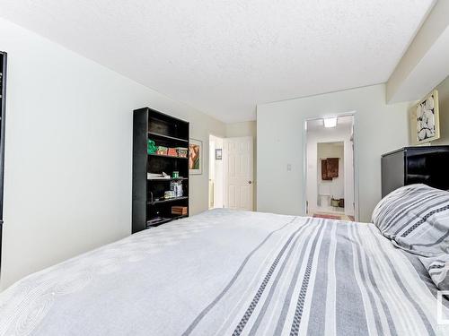 1106 10545 Saskatchewan Drive, Edmonton, AB - Indoor Photo Showing Bedroom