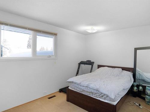 8504 138 Avenue, Edmonton, AB - Indoor Photo Showing Bedroom