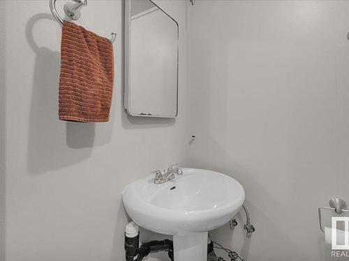 13424 137 Street, Edmonton, AB - Indoor Photo Showing Bathroom