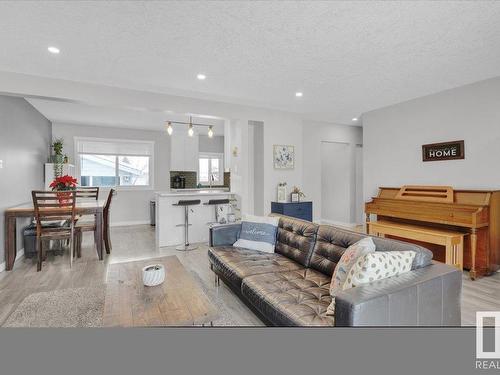 13424 137 Street, Edmonton, AB - Indoor Photo Showing Living Room