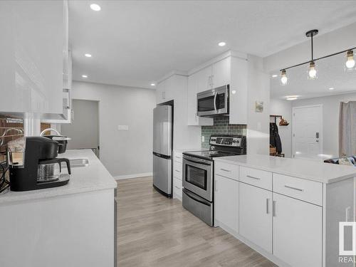 13424 137 Street, Edmonton, AB - Indoor Photo Showing Kitchen