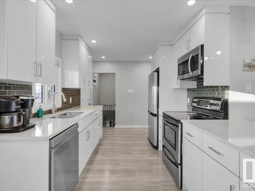 13424 137 Street, Edmonton, AB - Indoor Photo Showing Kitchen With Double Sink With Upgraded Kitchen