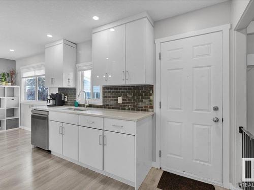 13424 137 Street, Edmonton, AB - Indoor Photo Showing Kitchen