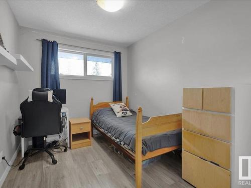 13424 137 Street, Edmonton, AB - Indoor Photo Showing Bedroom