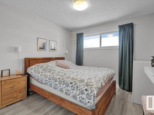 13424 137 Street, Edmonton, AB - Indoor Photo Showing Bedroom