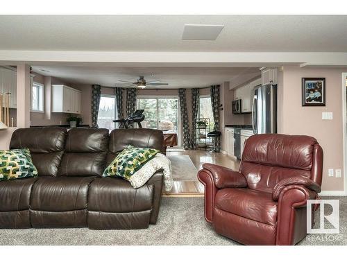 19 Frederick Boulevard, Rural Parkland County, AB - Indoor Photo Showing Living Room