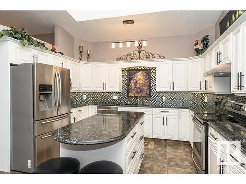 19 Frederick Boulevard, Rural Parkland County, AB - Indoor Photo Showing Kitchen With Upgraded Kitchen