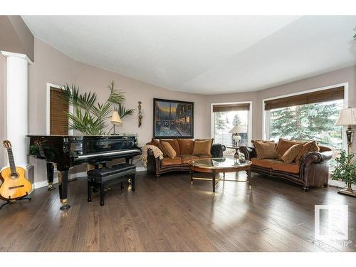 19 Frederick Boulevard, Rural Parkland County, AB - Indoor Photo Showing Living Room