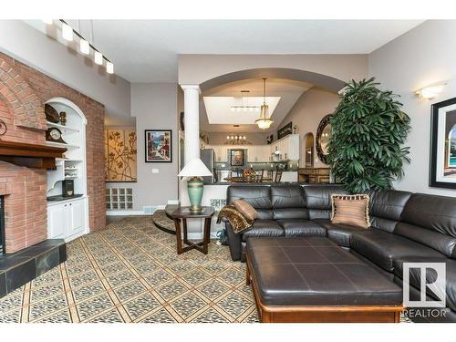 19 Frederick Boulevard, Rural Parkland County, AB - Indoor Photo Showing Living Room