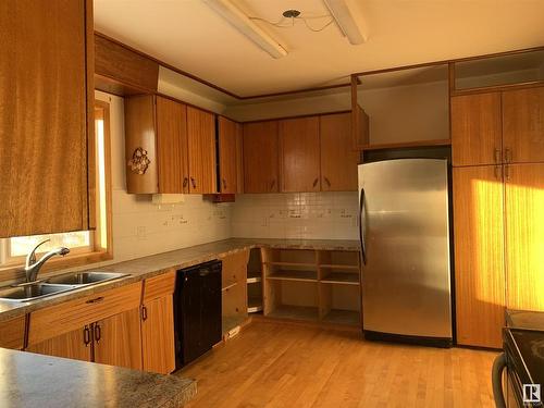 53250 Rge Road 212, Rural Strathcona County, AB - Indoor Photo Showing Kitchen With Double Sink