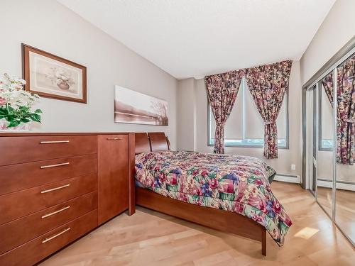 803 10504 99 Avenue, Edmonton, AB - Indoor Photo Showing Bedroom