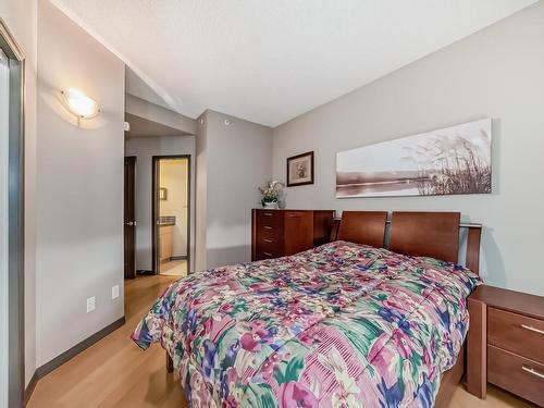 803 10504 99 Avenue, Edmonton, AB - Indoor Photo Showing Bedroom