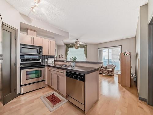 803 10504 99 Avenue, Edmonton, AB - Indoor Photo Showing Kitchen