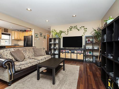 14411 106 Avenue, Edmonton, AB - Indoor Photo Showing Living Room