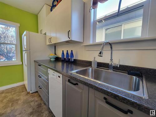 11221 90 Street, Edmonton, AB - Indoor Photo Showing Kitchen