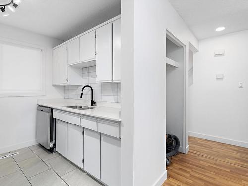 341 Northgate Terrace, Edmonton, AB - Indoor Photo Showing Kitchen