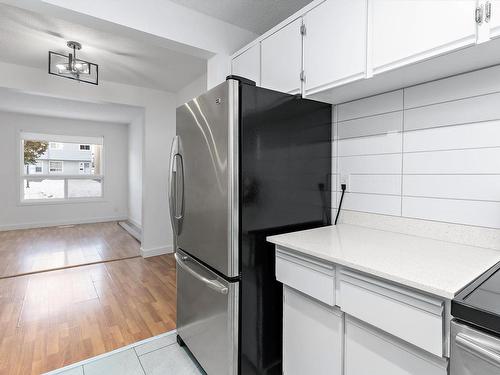 341 Northgate Terrace, Edmonton, AB - Indoor Photo Showing Kitchen