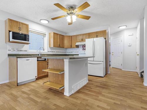 44 4020 21 Street, Edmonton, AB - Indoor Photo Showing Kitchen