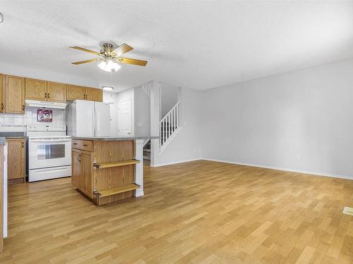 44 4020 21 Street, Edmonton, AB - Indoor Photo Showing Kitchen