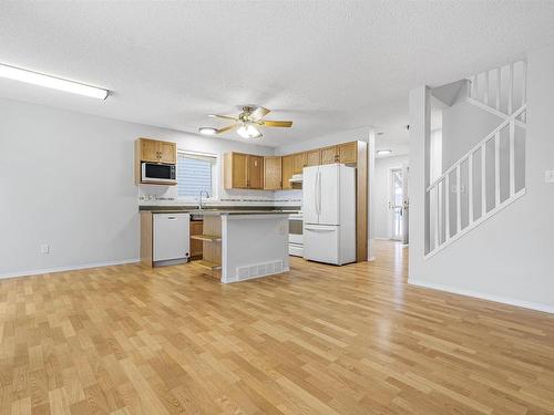 44 4020 21 Street, Edmonton, AB - Indoor Photo Showing Kitchen