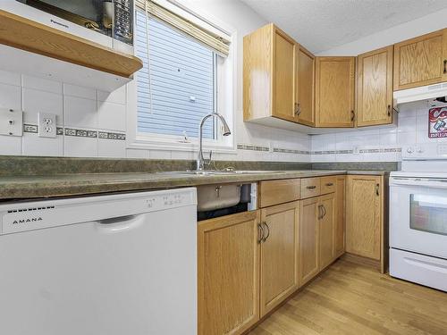 44 4020 21 Street, Edmonton, AB - Indoor Photo Showing Kitchen