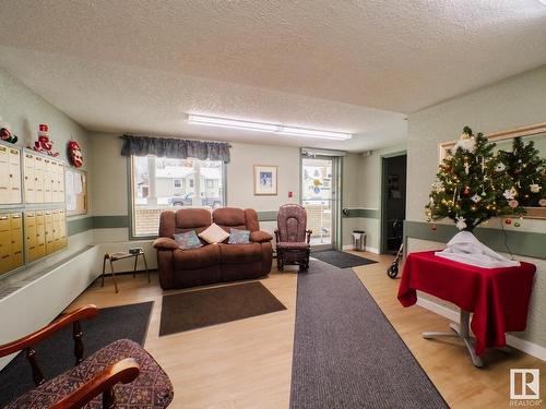 204 4812 51 Avenue, Stony Plain, AB - Indoor Photo Showing Living Room