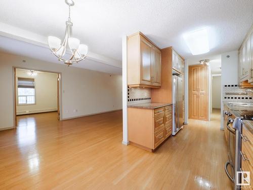 204 4812 51 Avenue, Stony Plain, AB - Indoor Photo Showing Kitchen