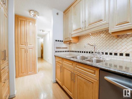 204 4812 51 Avenue, Stony Plain, AB - Indoor Photo Showing Kitchen With Double Sink