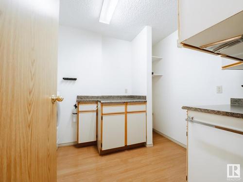 204 4812 51 Avenue, Stony Plain, AB - Indoor Photo Showing Kitchen