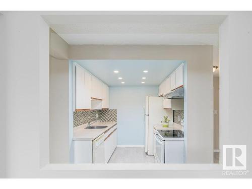 117 4404 122 Street, Edmonton, AB - Indoor Photo Showing Kitchen